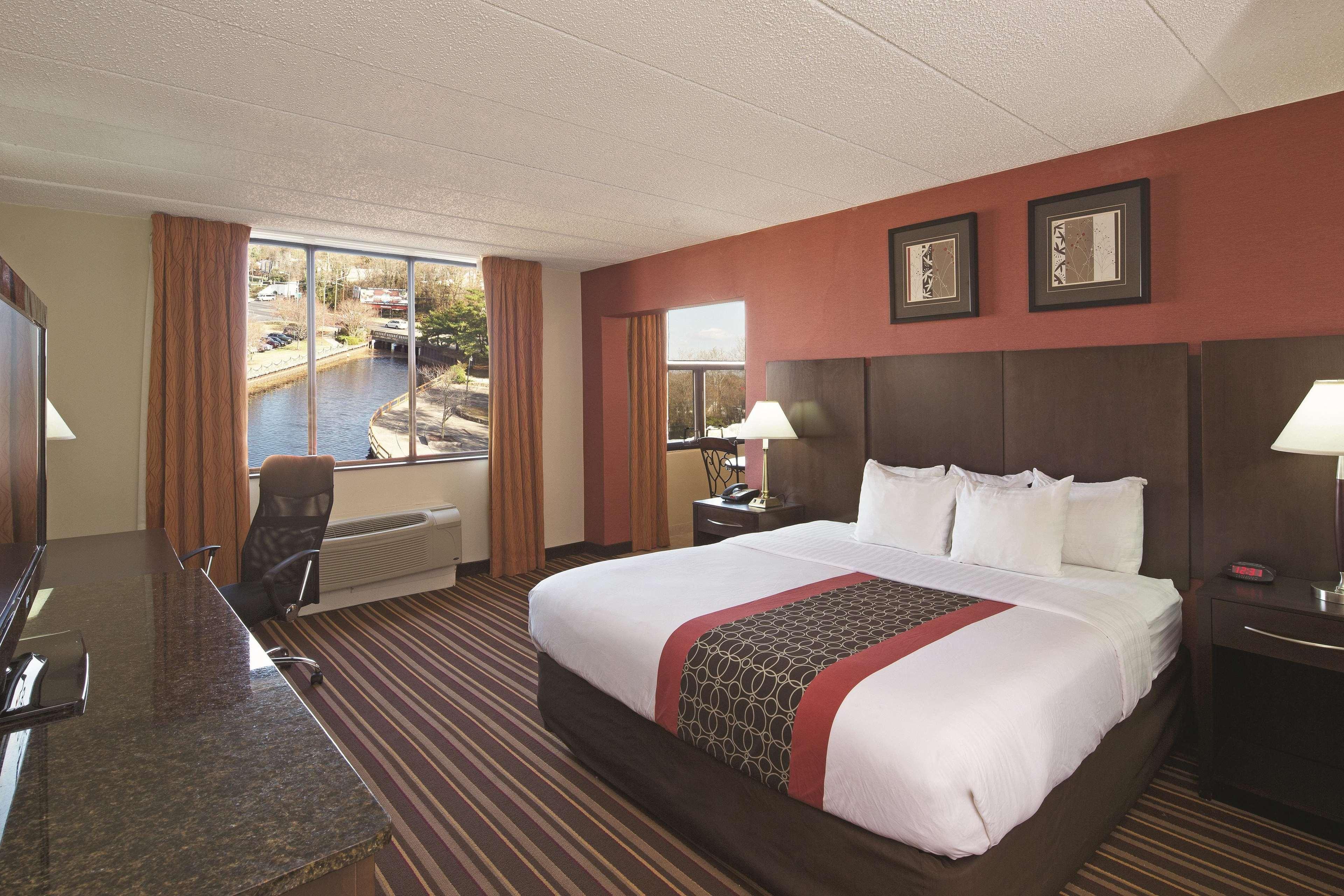 La Quinta By Wyndham Salisbury Hotel Екстериор снимка