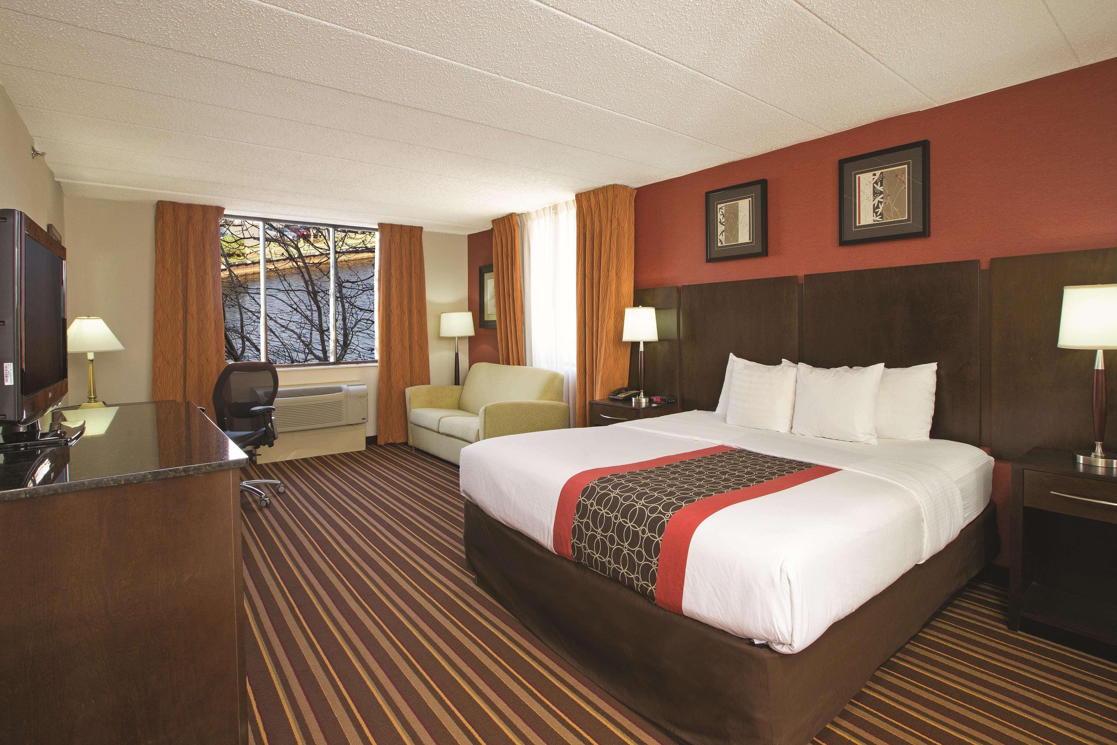 La Quinta By Wyndham Salisbury Hotel Екстериор снимка