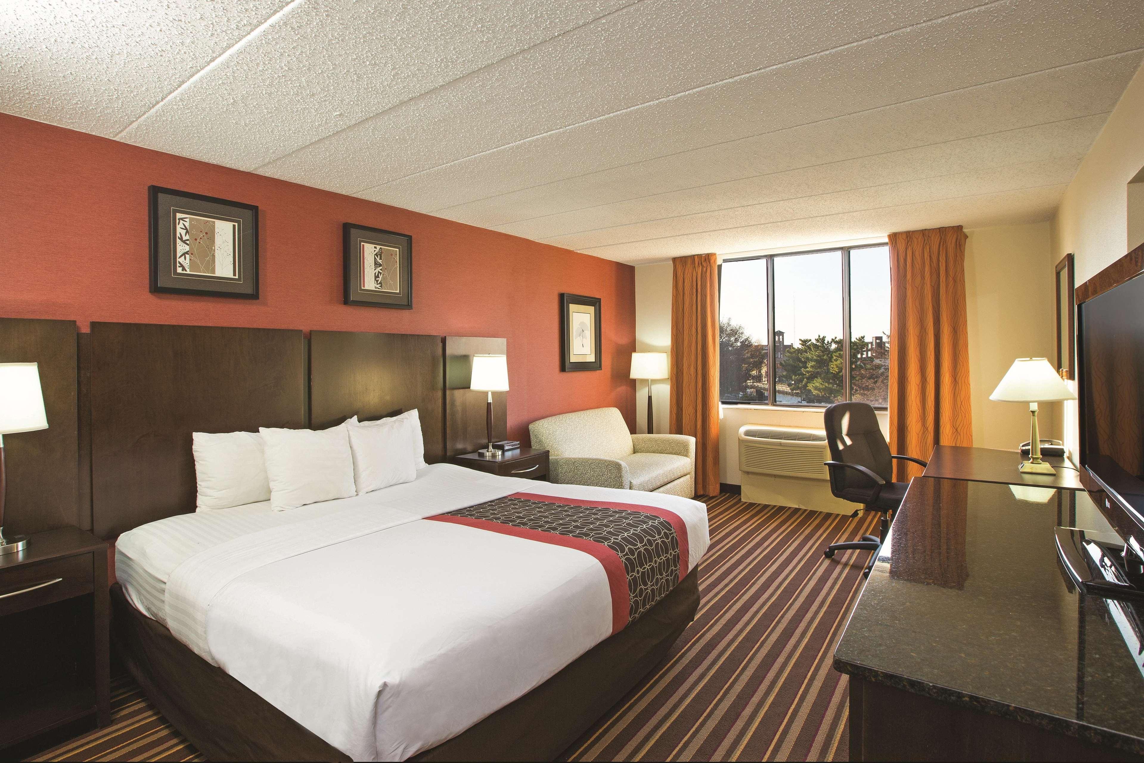 La Quinta By Wyndham Salisbury Hotel Екстериор снимка