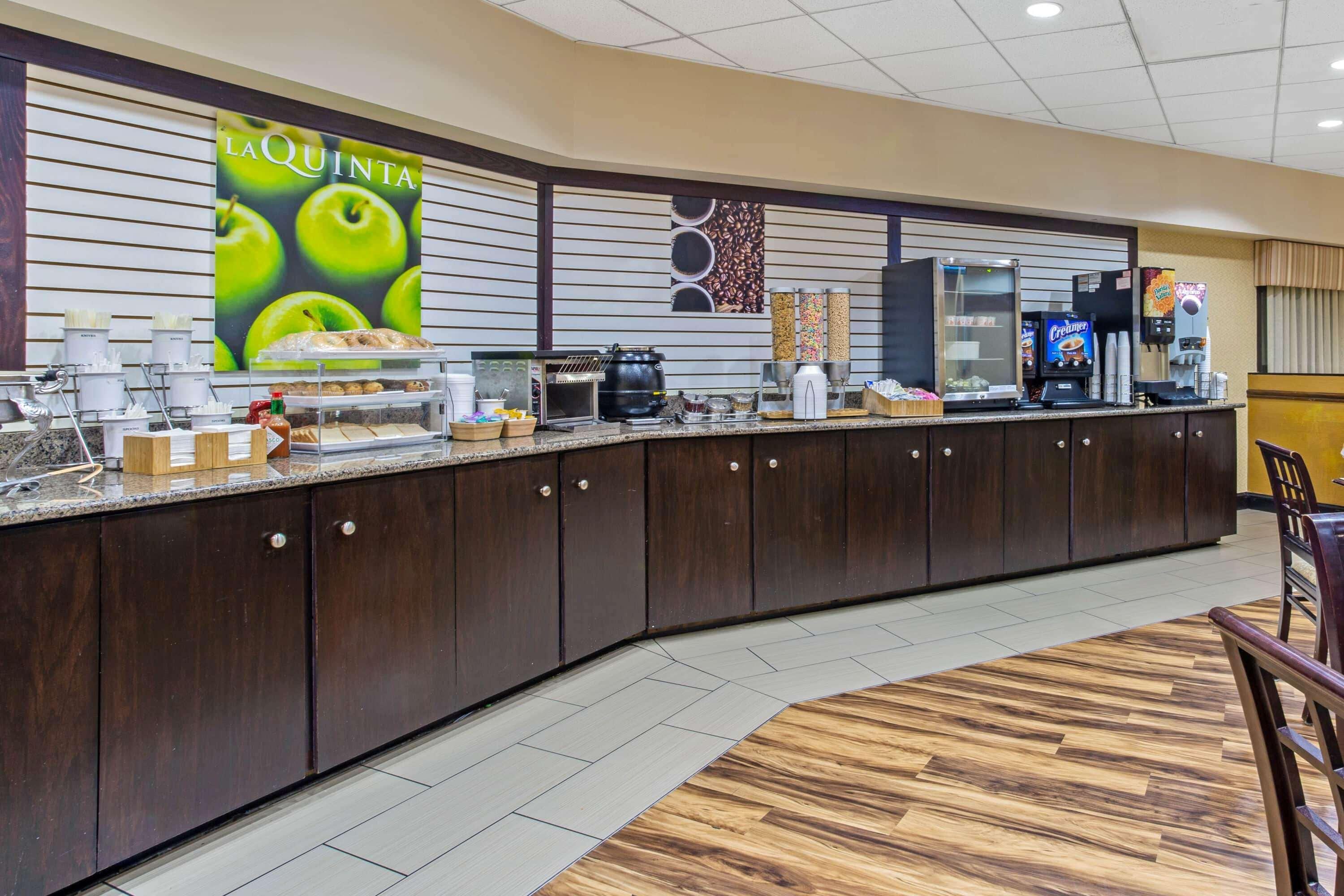 La Quinta By Wyndham Salisbury Hotel Екстериор снимка